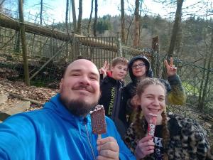 0a8825a6-9c10-4469-b4a2-4fc2a3b40c00-2