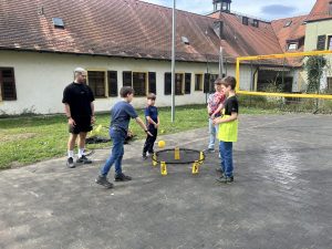 25-04-15-16-19-25-1170